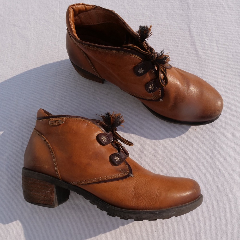 Modern Pikolinos Le Mans ankle boots